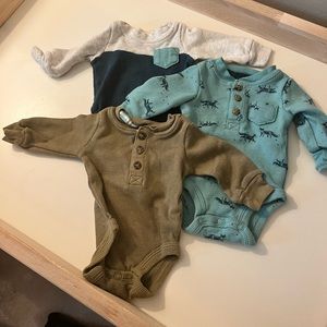 LOT of 3 newborn long sleeve onesies. boy